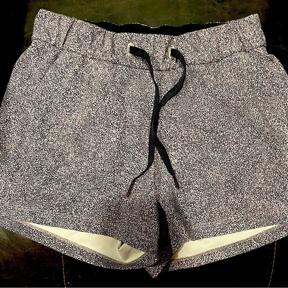 COPY - Lululemon shorts Size 4. NWOT Mint condition